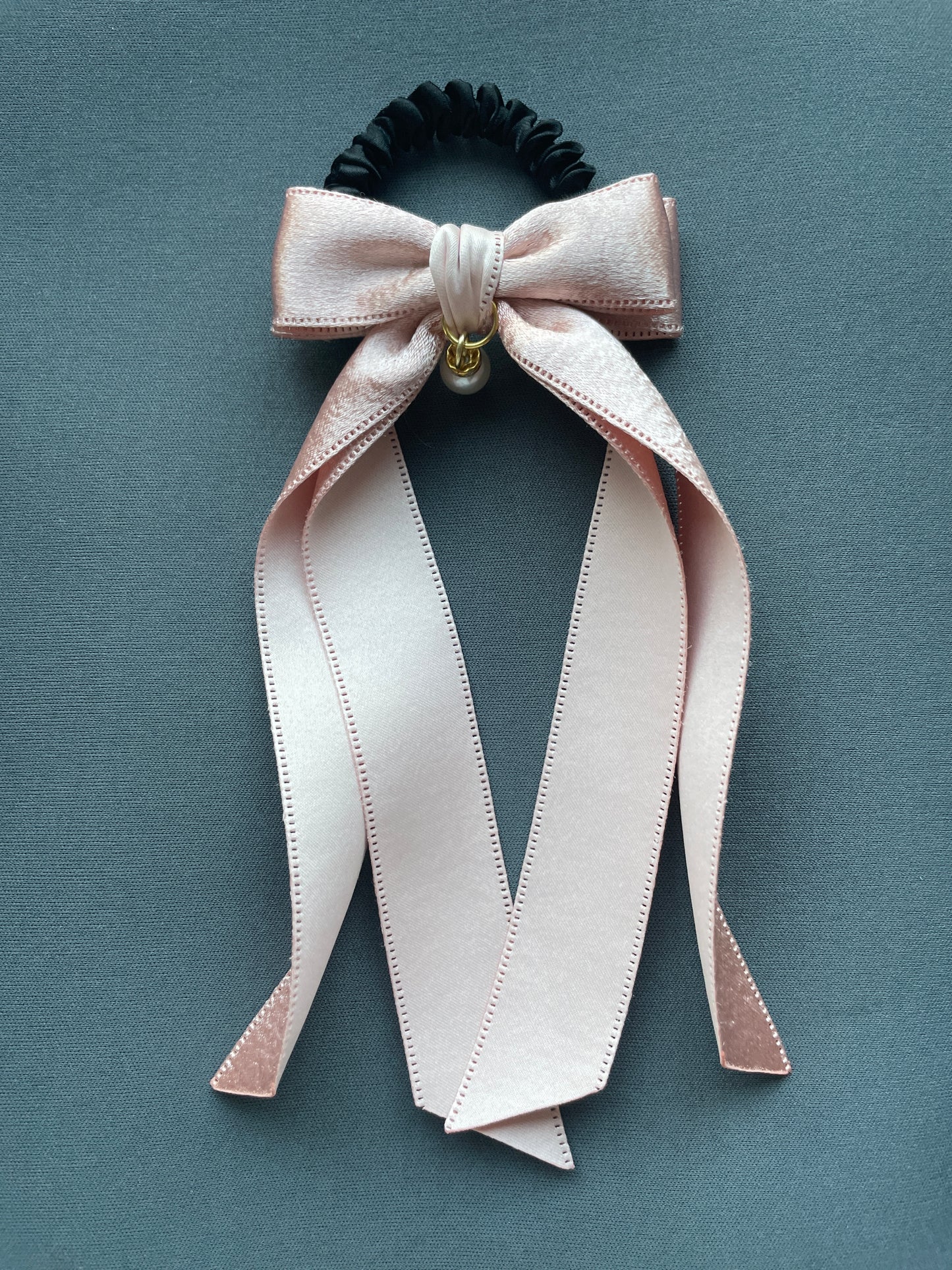 Elegant Pearl Bow Hair Tie for Golf & Tennis / π μ¬μ±μ€λ¬μ΄ μ§μ£Ό 리본 머리λ π 골νΒ·ν
λμ€ μ€νμΌ μμ±ν
π