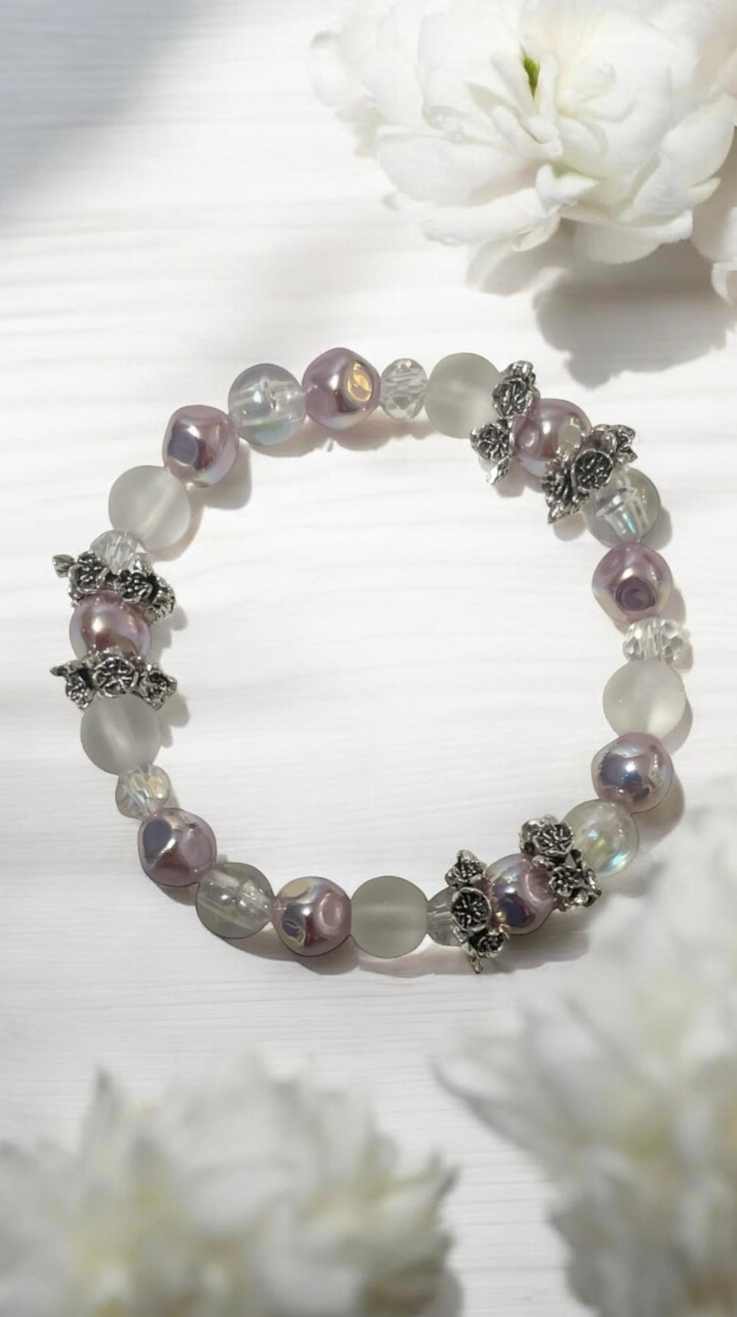 Handmade Women’s Bracelet | Valentine’s Day Gift | Romantic Beaded Jewelry 

A delicate handmade bracelet that speaks your love. / 핸드메이드 여성 팔찌 | 발렌타인데이 선물 추천 | 로맨틱 비즈 브레이슬릿

사랑을 말 대신 전하는, 섬세한 손작업 주얼리