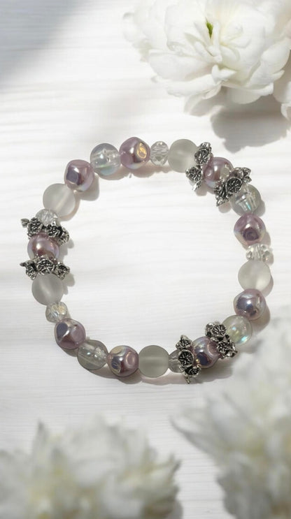 Handmade Women’s Bracelet | Valentine’s Day Gift | Romantic Beaded Jewelry 

A delicate handmade bracelet that speaks your love. / 핸드메이드 여성 팔찌 | 발렌타인데이 선물 추천 | 로맨틱 비즈 브레이슬릿

사랑을 말 대신 전하는, 섬세한 손작업 주얼리