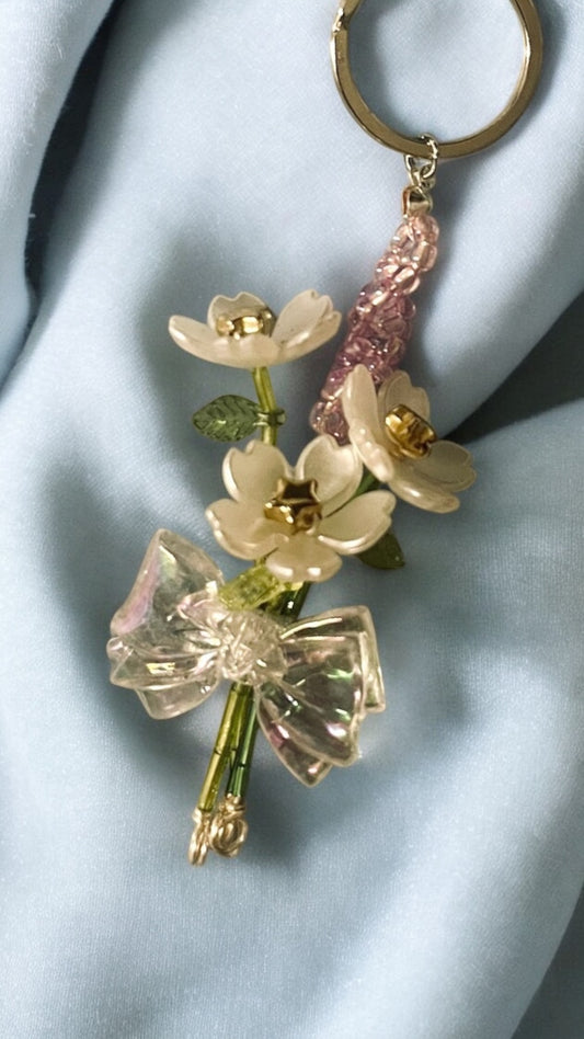 ✨ Handmade Floral Bag Charm Keychain – Elegant Flower Key Ring | Arielle Jewelry / 수작업 플로럴 가방 참 키링 – 감성 꽃 키링 | Arielle Jewelry