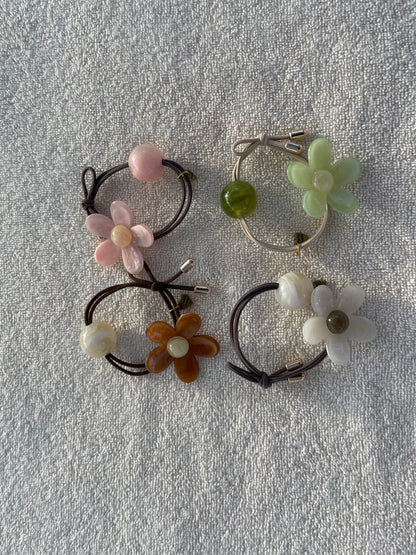 6cm - Handmade Flower Hairtie, Resin Floral Hair Accessory, Elastic Band with Bead, Cute Gift for Girls & Women, Stylish Hairband for Everyday Use