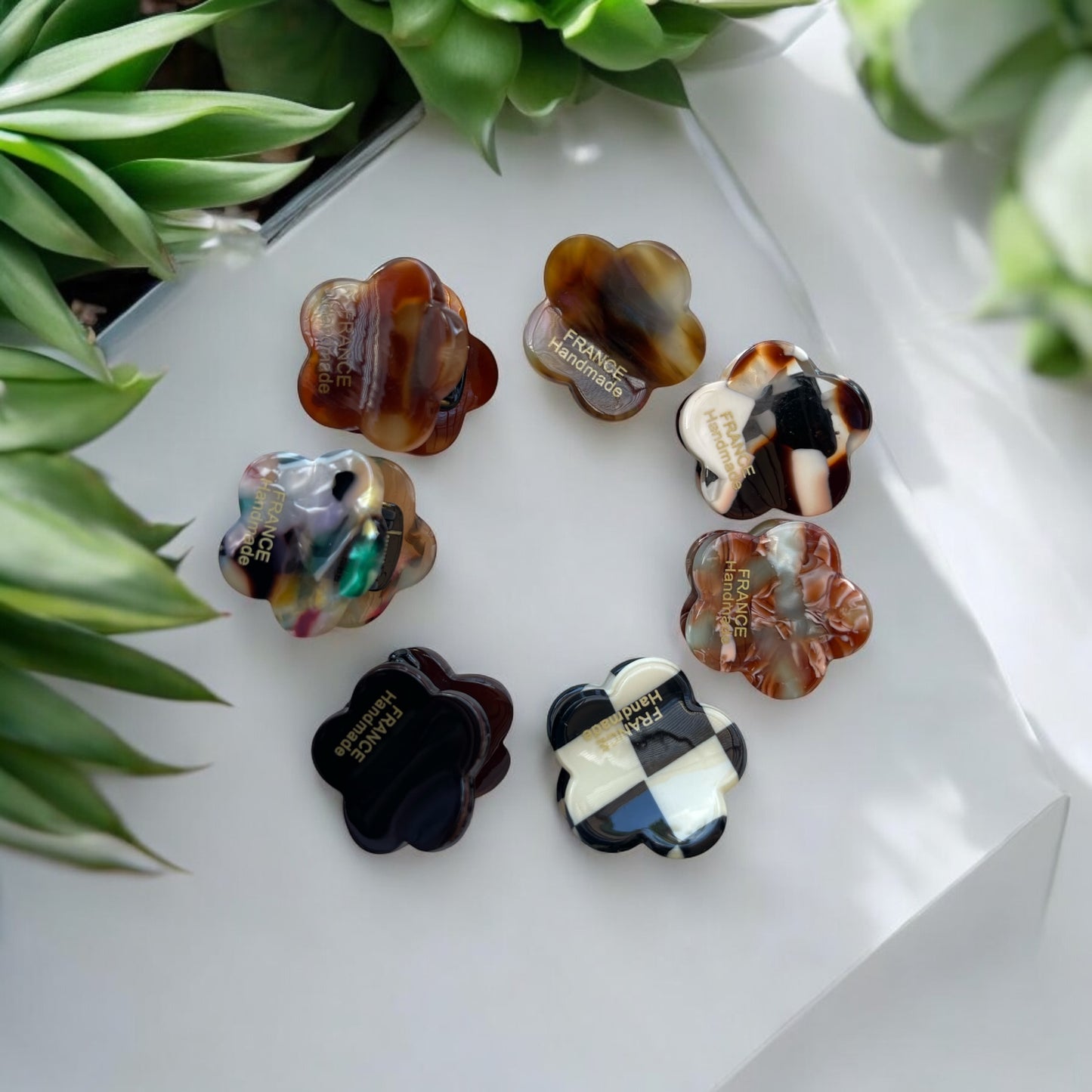 2.5cm/0.984in - French-Inspired Mini Flower Hair Claw