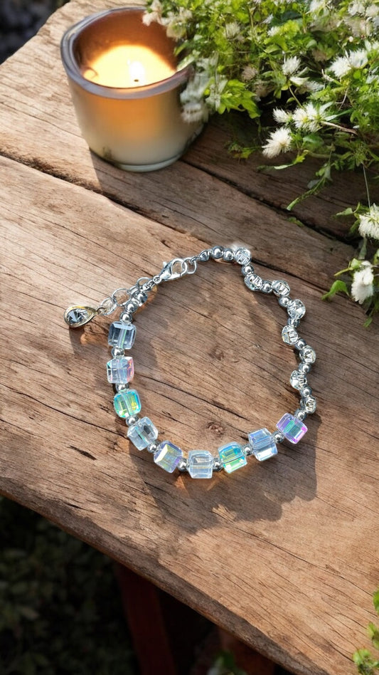✨Nature-Inspired Iridescent Cube Bracelet 햇살 머금은 자연 감성 큐브 팔찌 🌿✨